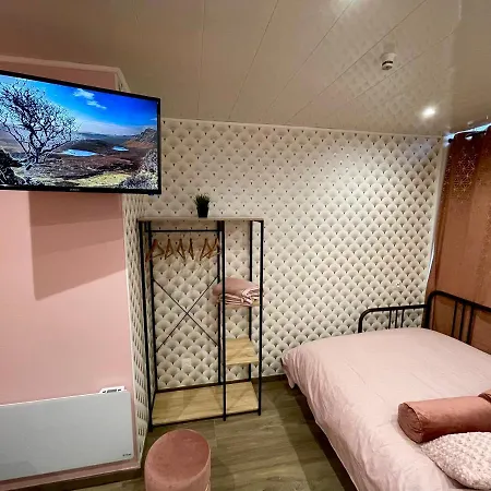 Capstay Color Valenciennes & Netflix Apartment