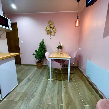 Capstay Color Valenciennes & Netflix Apartment