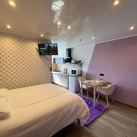 Apartment Capstay Color Valenciennes & Netflix *